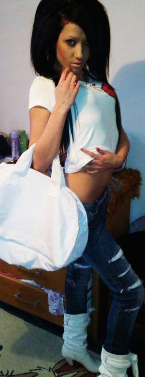 Zaniyah, 26, California | No-Nonsense Hookup Profile