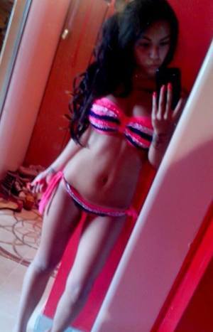 Cloe from South Carolina is looking for adult webcam chat