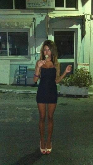 Damaris from Illinois is looking for adult webcam chat