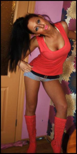 Aleah from Florida is looking for adult webcam chat