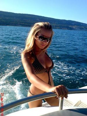 Lanette from Collinsville, Virginia is looking for adult webcam chat