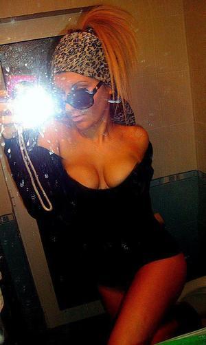 Taylor from Illinois is looking for adult webcam chat