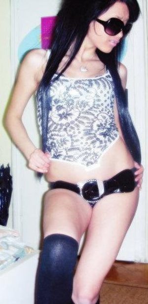 Chiquita from Edwardsville, Illinois is looking for adult webcam chat