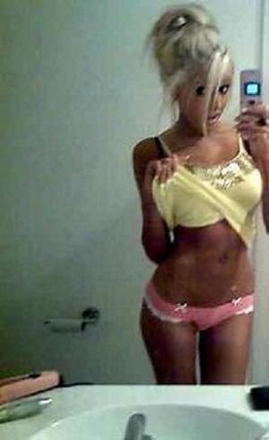 Sophie from Alaska is looking for adult webcam chat