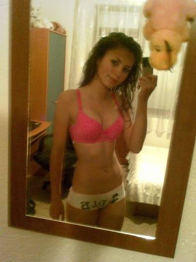 Looking for girls down to fuck? Perla from Massachusetts is your girl