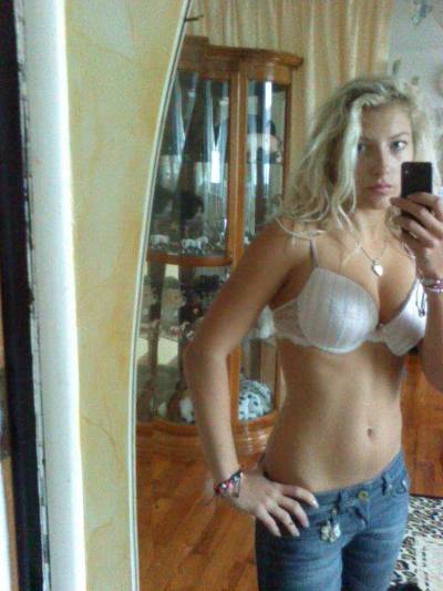 Clementine from Maryland is looking for adult webcam chat
