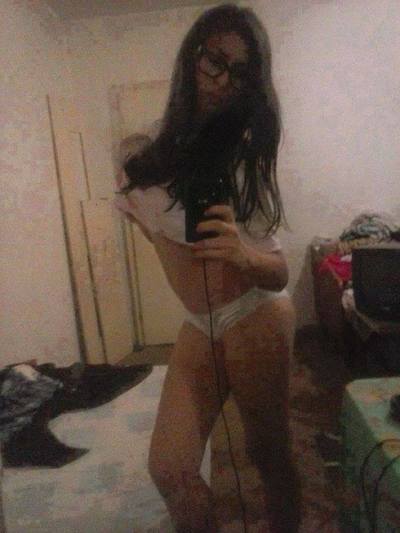 Monique from Iowa is looking for adult webcam chat
