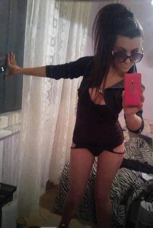Ashley from Mississippi is looking for adult webcam chat