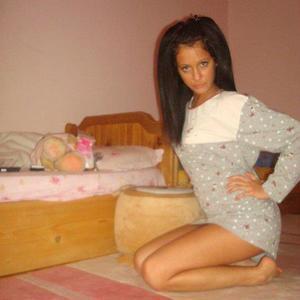 Robena is a cheater looking for a guy like you!