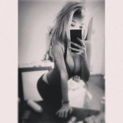 Oralee from Lyndonville, Vermont is looking for adult webcam chat