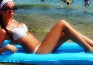 Looking for local cheaters? Take Anissa from Wisconsin home with you