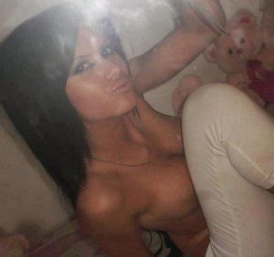 Gisela from Rhode Island is looking for adult webcam chat
