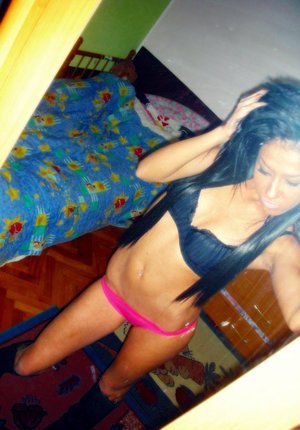 Roxana from New Mexico is interested in nsa sex with a nice, young man