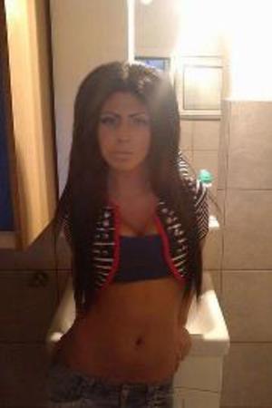 Shayna from Arkansas is interested in nsa sex with a nice, young man