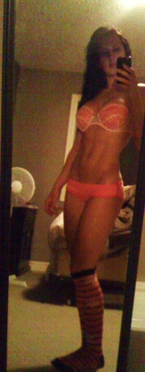 Jazmyne from Florida is the best local fuck buddy you can ever find