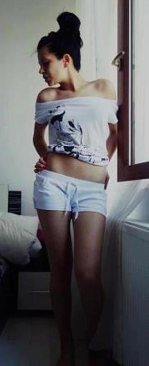 Kelli from Kentucky is looking for adult webcam chat